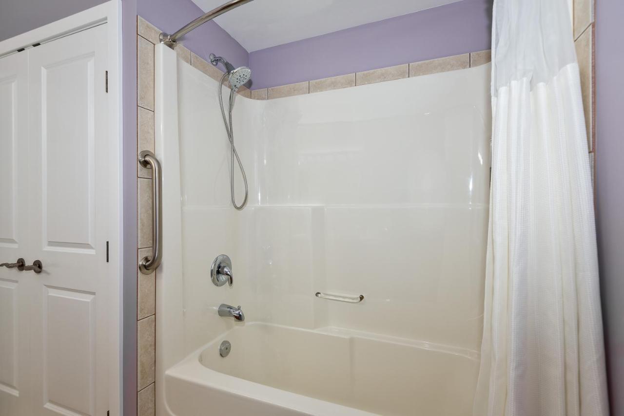 Adela's 4* West Kelowna